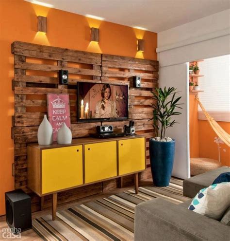 According to the company 20 billion pounds of fresh produce go unharvested or unsold each year which is a big contributing factor to the. DIY Wood Pallet TV Mount | Home Design, Garden ...