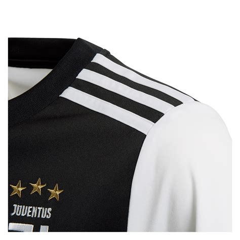 Das klassische streifendesign spiegelt sich in feuchtigkeitsableitendes climalite material. adidas Juventus Turin Kinder Heim Trikot 2019/20 schwarz ...