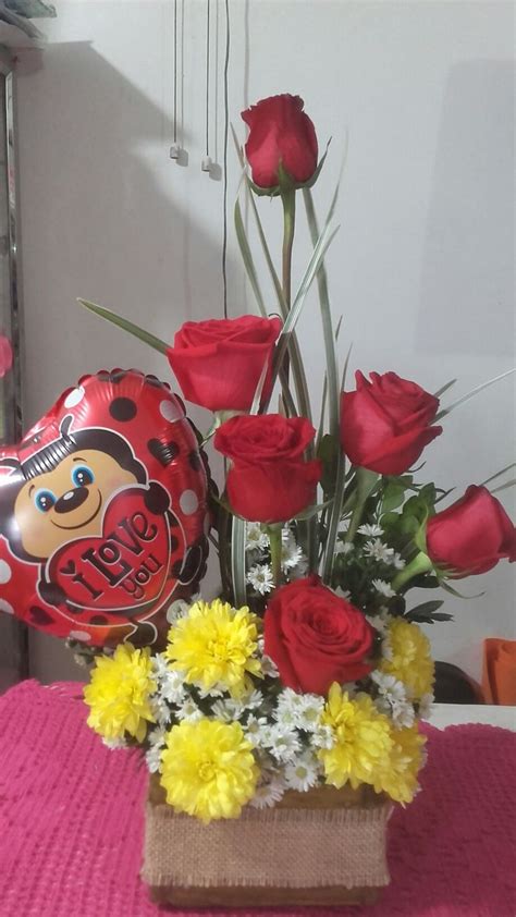 Arreglo Floral Con Globos Realizado Por Amore Detalles M S Valentine