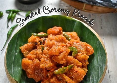 Matikan api, terus aduk semua bahan agar bumbu sambal goreng tercampur rata ke teri dna kacang. Resep Sambel Goreng Krecek (pelengkap gudeg) oleh Dini ...