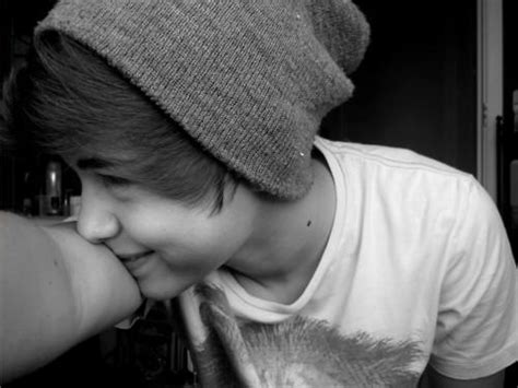 Flowy long hairstyle for guys. adorable, beanies, brown hair and cute boy - image #686619 ...
