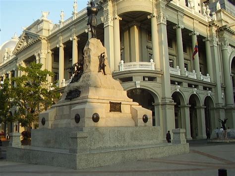 Los edificios más altos de ecuador 2016 ecuador como toda sudamérica vive un auge en la construcción de rascacielos, y no cabe dudar que la ciudad de. Guayaquil Gobernacion del Guayas | Vista del Edificio de ...