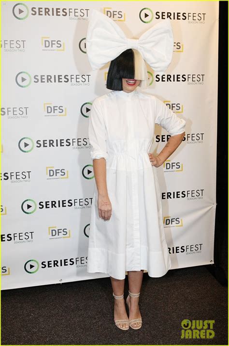 Photo Sia Shows Her Face In Concert 01 Photo 3690077 Just Jared