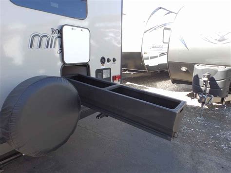 Finally, we love the large skylight, which provides lots of natural light throughout the camper. 2018 New Forest River ROCKWOOD 2506S, 1 SLIDE, OUTSIDE ...