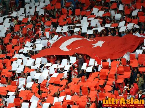 Türkiye çek cumhuriyeti 15 haziran 2008 günü avrupa şampiyonası maçı.bu maç a grubunun son maçı olduğundan ve maçında. ultrAslan-İsviçre Koreografi (Türkiye-Portekiz) - Yurt ...