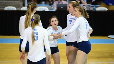 Unc Volleyball Huddle