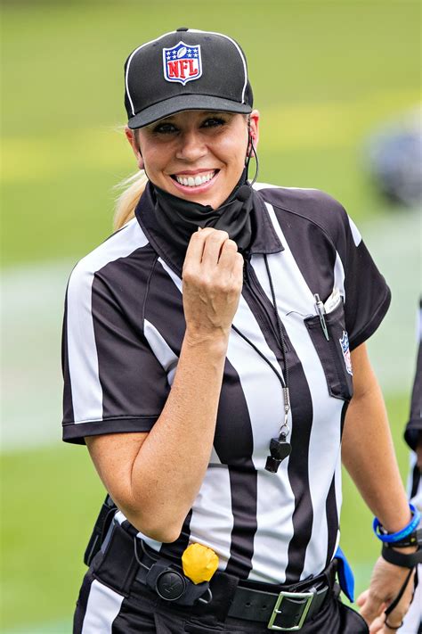 Super Bowls First Female Referee Sarah Thomas Is An Inspiring Mom