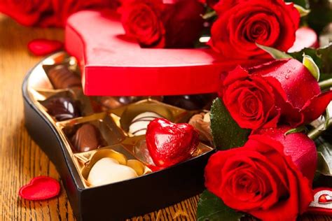 At zing flowers, we believe that little moments matter and the smallest gesture can make the biggest difference to someone's day. Send Valentines Flowers And Card / Valentine Flowers ...