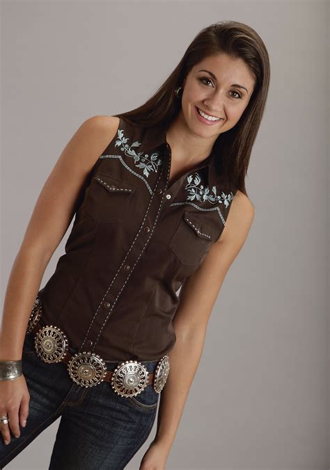 2 beautiful hairstyles for medium hair : Roper® Brown Embroidered SL Western Shirt
