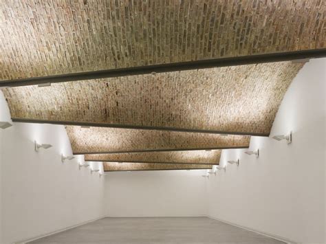 El bajo coeficiente de rozamiento entre carril y rueda que permite un consumo energético mucho menor respecto a los transportes sobre pavimento con ruedas, aunque. Premio Mies van der Rohe 2015 | Arquitectura de ladrillo ...