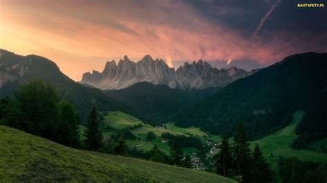 Tapety Zdjęcia Lasy Domy Dolomity Góry Włochy Val Di Funes