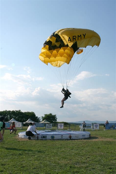 Us Army Parachute Team Takes Bronze In Accuracy Article The