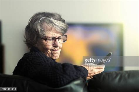 Old Woman Glaring Photos Et Images De Collection Getty Images