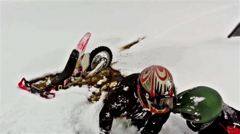 Suomi Enduro Hondamies Pesee Munat Honda Cr250 Falls Through Frozen