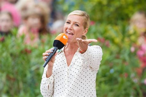 Moderatorin andrea kiewel weiß mit sicherheit ein lied davon zu singen. Andrea Kiewel - Starporträt, News, Bilder | GALA.de