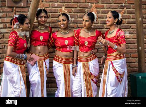 Des Danseurs Traditionnels Féminins à Colombo Sri Lanka Photo Stock