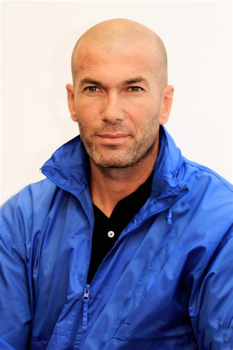 Zinedine yazid zidane (born 23 june 1972), popularly known as zizou, is a french former professional football player who played as an attacking midfielder. Zidane » Vacances - Guide Voyage