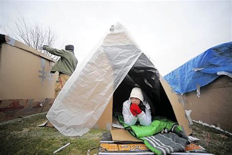 How to Build a Warm Shelter With Everyday Materials in ...