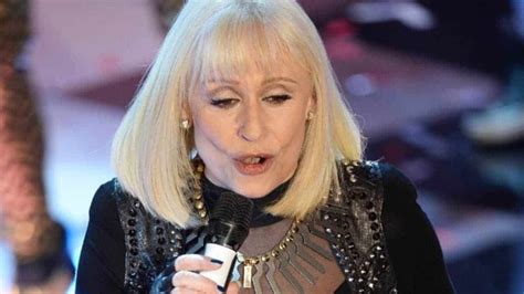 Avrebbe avuto la stessa età di gianni morandi. Chi è Raffaella Carrà età vita privata carriera e il ...