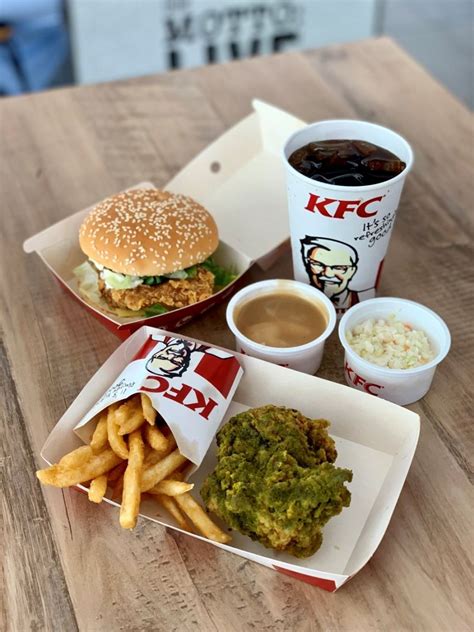 Senarai menu kfc dan harga kfc di malaysia terkini banyak diskaun dan promosi. Is KFC Malaysia Better Than KFC America? - Mimi's Dining Room