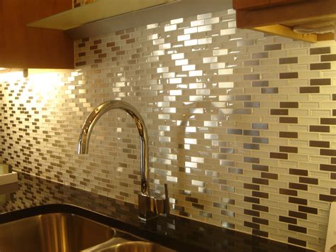 It is where you provide for and fortify yourself and your a kitchen is much more than a necessity, and today's designs all but prove it can be lifted from the pages of domestic pragmatism into a work of art. ceramic kitchen wall tiles ideas - Home Decor Ideas