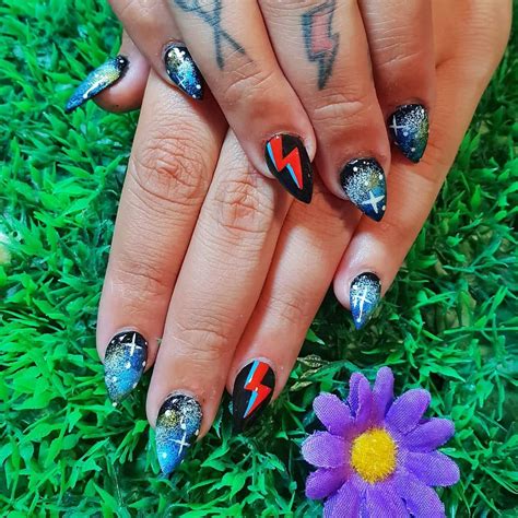 Don't forget to take a picture and submit it. Refill with galaxy nail art with Bowie lightning bolt ...