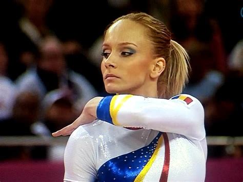 18 marca 2017, podczas oficjalnego otwarcia nowego stadionu w łodzi, michał lorenc przekazał klubowi prawa do odtwarzania utworu. Picture of Sandra Izbasa
