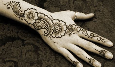 Beautiful And Simple Mehndi Designs That You Can Do By Yourself