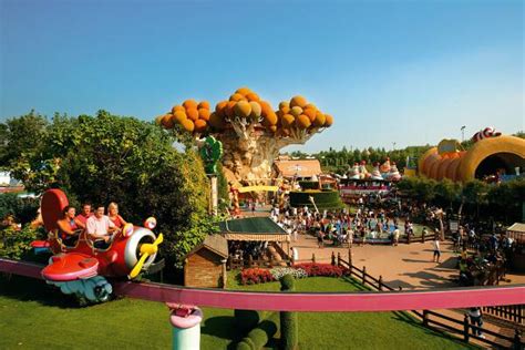Rooms offer views of the lake or the dolomites. Gardaland Park in Italien inkl. 4 Sterne Hotel - watado ...