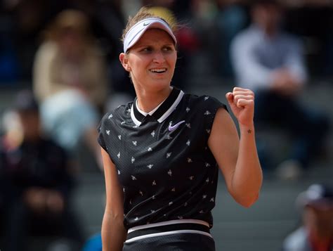 Marketa vondrousova roland garros 2021. Marketa Vondrousova continua a fazer história e atinge ...