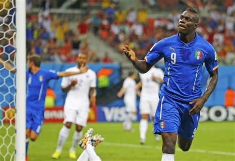 That's like a classic balotelli celebration you would expect from him. Mario Balotelli goal celebration in Italy vs England, at ...