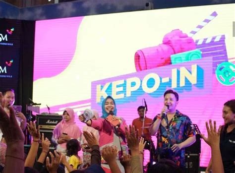 Ria ricis mengaku geram sering dibandingkan dengan sang kakak, oky setiana dewi yang kakak youtuber ria ricis, yaitu shindy putri berprofesi sebagai dokter. Pin oleh Nariyah di Aktor/Aktris, Penyanyi, Model ...