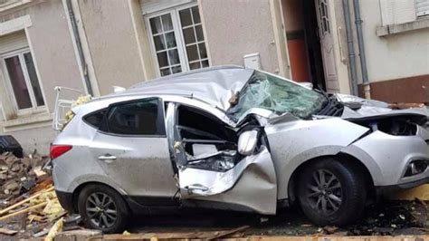 Les dégâts de la tornade qui s'est >> le lieutenant patrice lietart fait partie des nombreuses personnes intervenues après la tornade qui a. Impressionnante tornade entre la Belgique et le Luxembourg ...