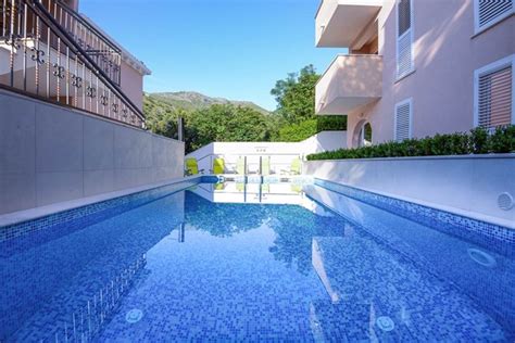 You can easily spend a leisurely day seeing the sights and exploring what the area has to offer. Villa Lanterna - Stikovica Zaton hotels | Jet2holidays