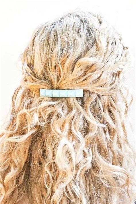 I've seen this style of hair pin a lot lately, especially ones with cute sayings in a variety of colors, but i prefer to diy whenever possible so that i can customize things exactly how i want them. Amazing DIY Hair Accessories - DIYCraftsGuru
