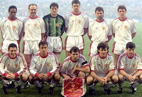 Ayaktakiler Oturanlar Manchester United 1990 1991