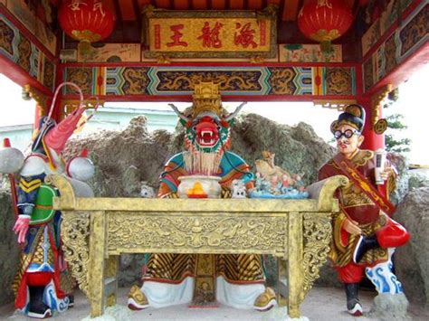 Distrik batu pahat adolah salah satu daripado sapuluah distrik di johor. Tua Pek Kong Temple 崇龙宫大伯公庙 - Religious building - Batu ...