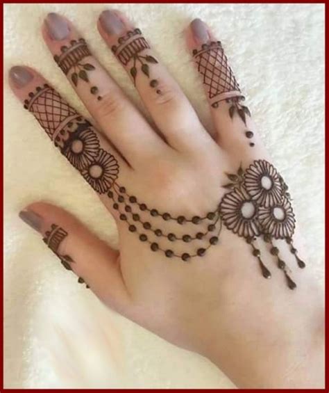Top 50 Latest Arabic Mehendi Design Pictures For Hands