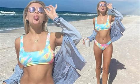 9 Latest Hot Kelsea Ballerini Bikini Pics