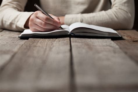 Why Everyone Should Write A Journal — And How To Start Early To Rise