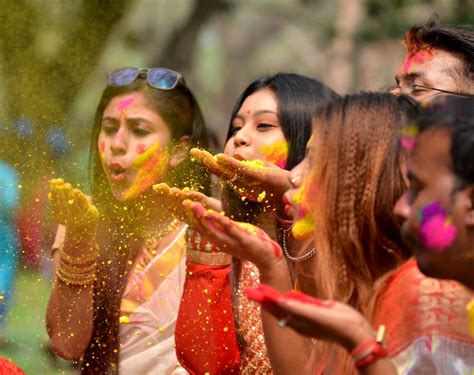 Easy And Effective Ways To Remove Holi Colours Without Harming Your