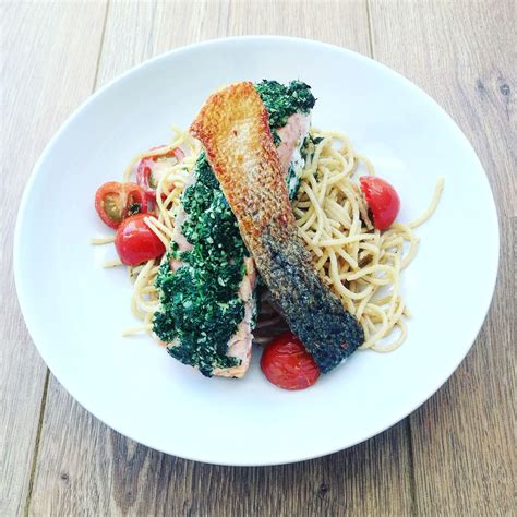 Pasta met zalm uit de oven Hoofdgerechten Recepten