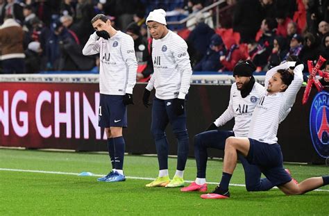 Mbappe breaks through behind the lines and finishes superbly, but is offside by the barest of margins. PSG-Leipzig : Neymar, Mbappé, Di Maria… à eux de prendre ...