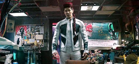 Is that lewis tan in the background as one of the. Lewis Tan conta como foi sua participação em Deadpool 2 ...