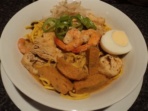 Curry mee juga boleh disampaikan kepada kandungan berasingan dari udang dan mengambil kepala dan kulit sahaja, sekejap dan penyebaran penggunaan rebus rebus yang kini sudah hancur. ♥ Simply Mama ♥: Mee Kari Udang