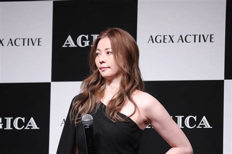 画像・写真 ＜香里奈＞ワンショル黒ドレス衣装で久々の公の場 Stayhome期間中の自分と「すごくギャップ」 4 26 Webザテレビジョン