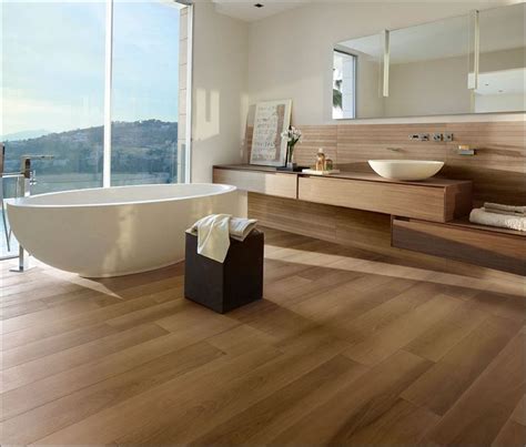 Fliesen in holzoptik sind absolut im trend und wirken besonders hochwertig. n e s t-Bild von savannah wynne | Badezimmer holzoptik ...