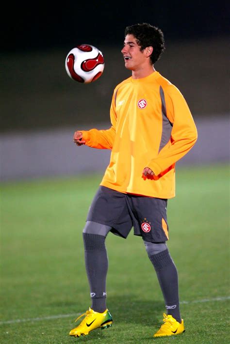 Alexandre pato vereinslos seit 21.08.2020 mittelstürmer marktwert: Foot Ball Player: Alexandre Pato Best Football Player
