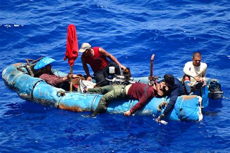 ¡desgarrador Balseros Cubanos Son Rescatados Por Crucero Y Devueltos