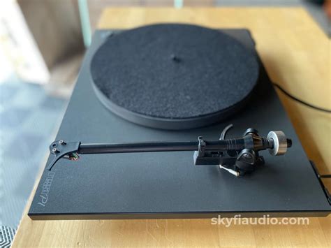 Rega Planar 1 P1 Turntable Fitted With Ortofon Cartridge